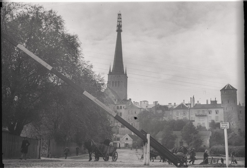 Tallinn. Vaade mere poolt Oleviste kiriku suunas