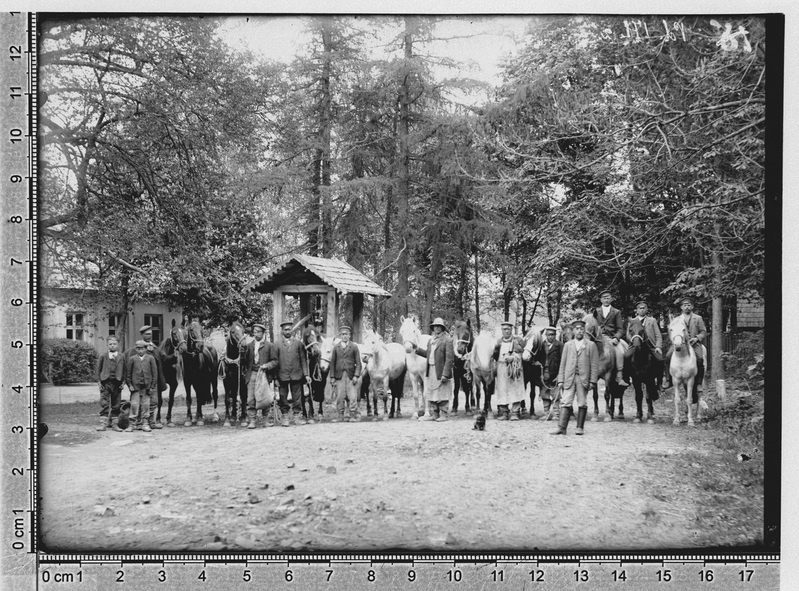 Vilsenhofi mõisarentniku hr Lilleri moonamehed 1910