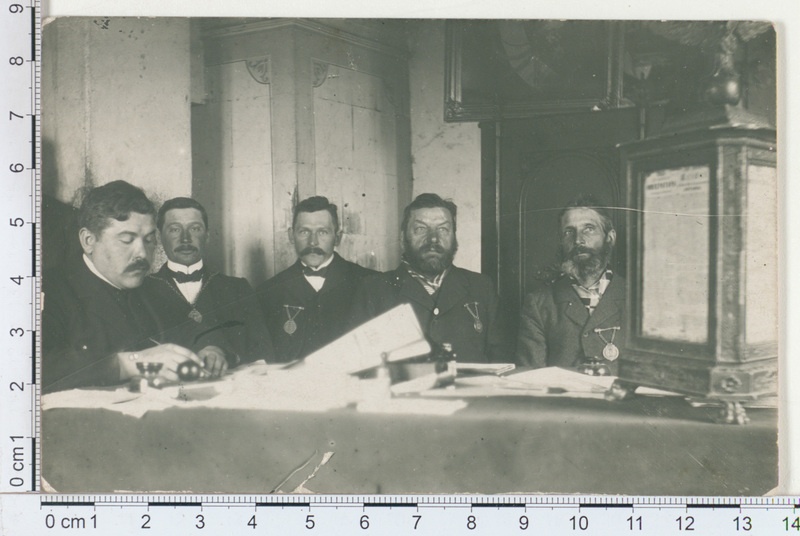 Aidu v, Paistu khk kohus ühes kirjutaja A. Suurkasega