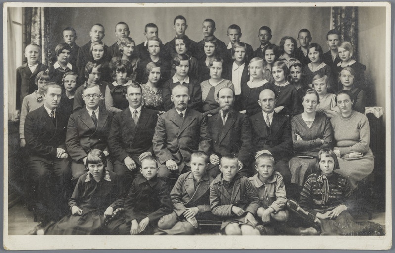 Kuressaare linna algkooli õpilased ja õpetajad