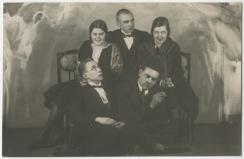 Grupifoto 5-liikmelisest seltskonnast