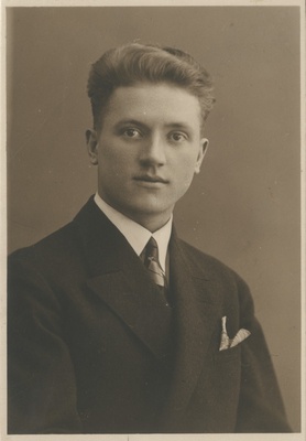 Noormehe portree  duplicate photo