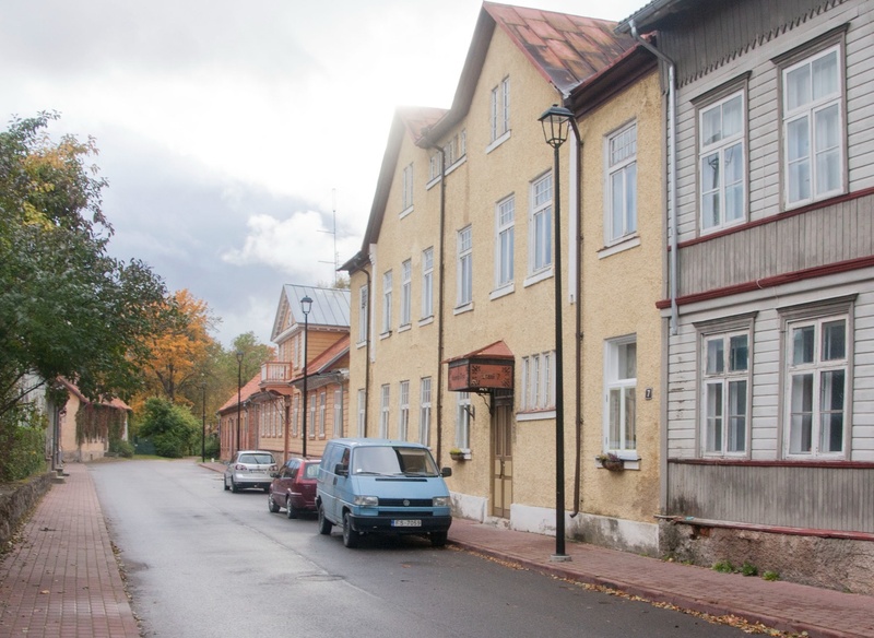 foto, Viljandi, Lossi tn 3, 5, 7, kohvik-toidubaar Kirsimäe, 1978, foto E. Veliste rephoto