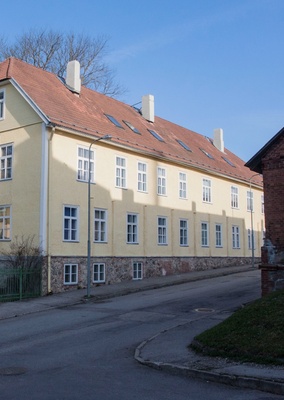 foto, Viljandi, Mäe tn- Väike tn ristmik, haigla (Mäe tn 4), 1979, foto E. Veliste rephoto