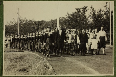 Osavõtjad 12. üldlaulupeo rongkäigul.  duplicate photo