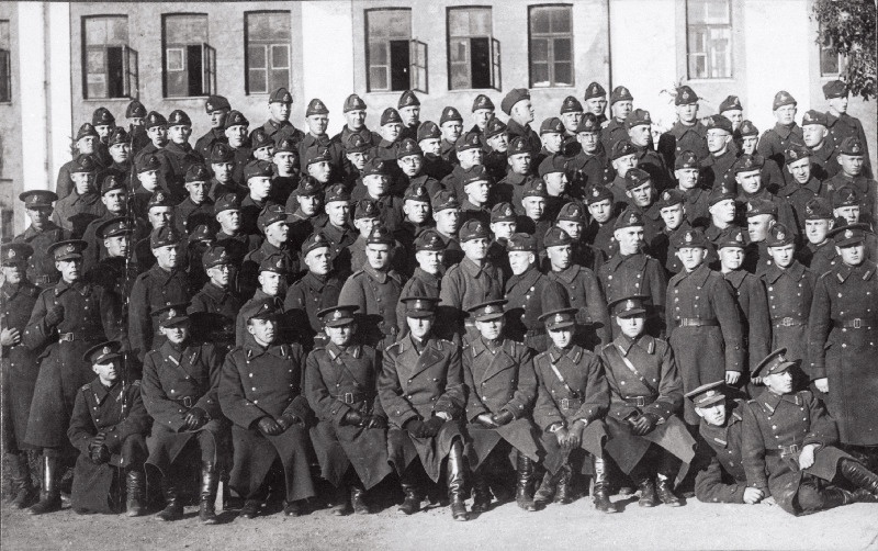 10. Üksiku Jalaväepataljoni 3. kompanii. Esireas vasakult 5. pataljoni ülem kolonelleitnant E. Rüütel.