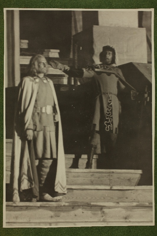 Leo Kalmeti lavastatud vabaõhuetendus "Lembitu" Juhan Sütiste draama "Ristikoerad" ainetel Tallinna laululaval.