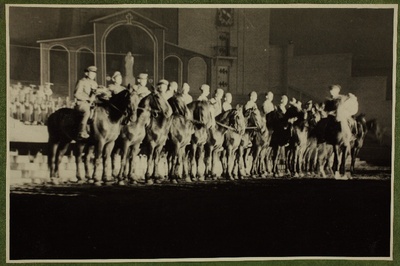 Leo Kalmeti lavastatud vabaõhuetendus "Lembitu" Juhan Sütiste draama "Ristikoerad" ainetel Tallinna laululaval.  duplicate photo