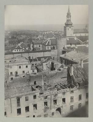 Vaade Toompea põlenud vanglale Pika Hermanni tornist ca 1920.a.  duplicate photo