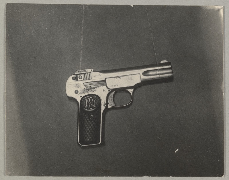 1.dets. 1924.a. sündmused Tallinnas. Kommunistide riigipöörde katse. Kommunistide relvad - automaat püstol.
