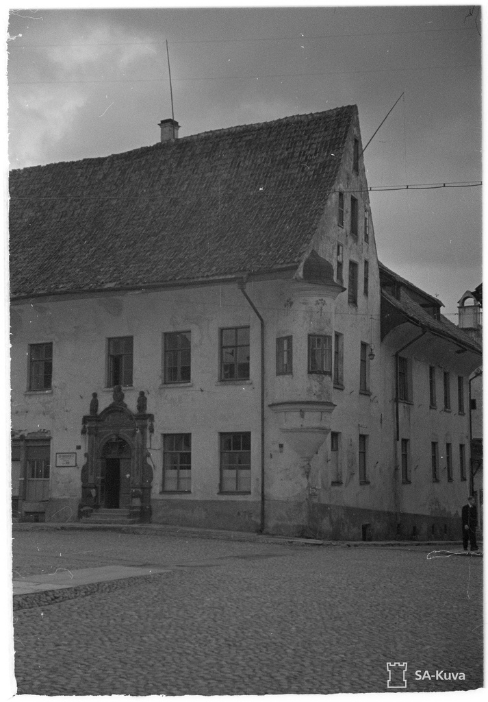 Narva Raatihuonee tower.