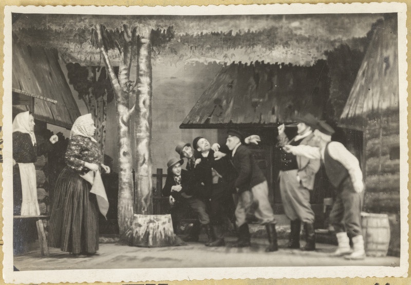 Stseen Hugo Raudsepa etendusest "Tagatipu Tiisenoosen"