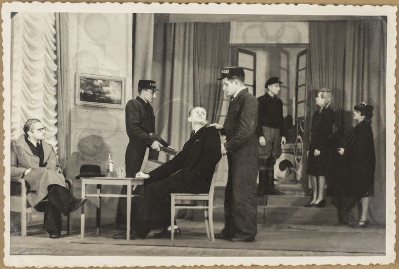 Stseen etendusest "Vene küsimus"