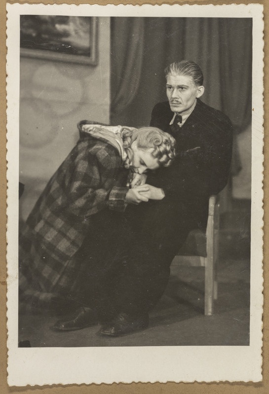 Stseen etendusest "Vene küsimus"