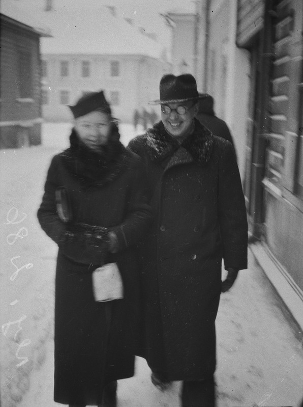 Negatiiv: Torgreen, Harry Erik tundmatu naisega