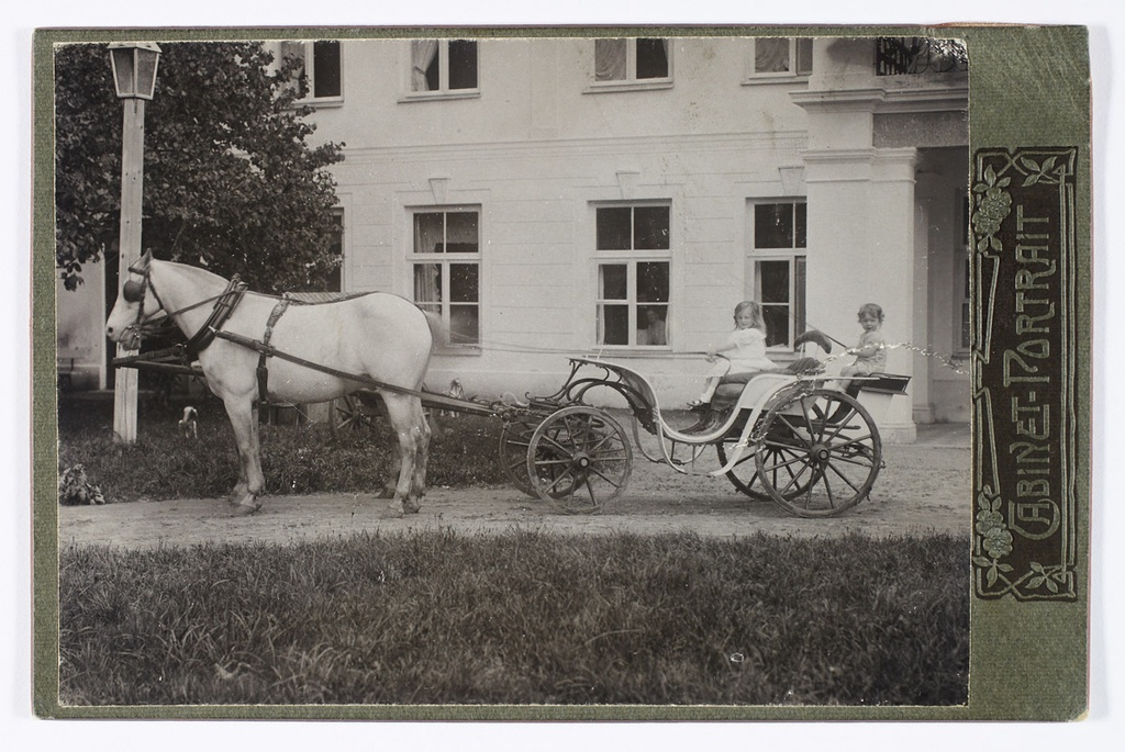 Vigala paruni lapsed lossi ees 1913. Vigala khk ja v