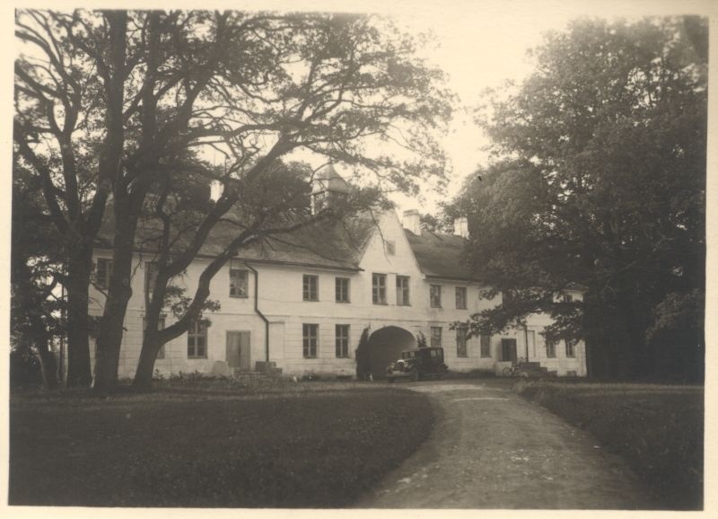 Foto. Vana-Vigala mõisa administratiivhoone, ehit 1861.