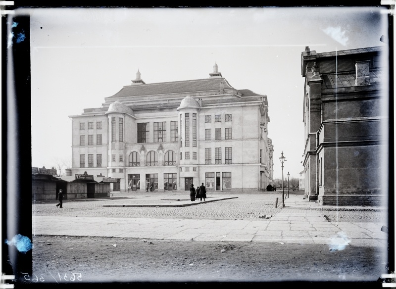 Estonia teatri hoone, külgvaade turu poolt.