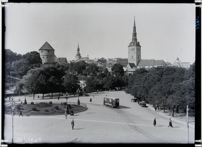 Vaade Vabaduse väljakule, Kiek in de Köki ja Niguliste kiriku suunas.  duplicate photo