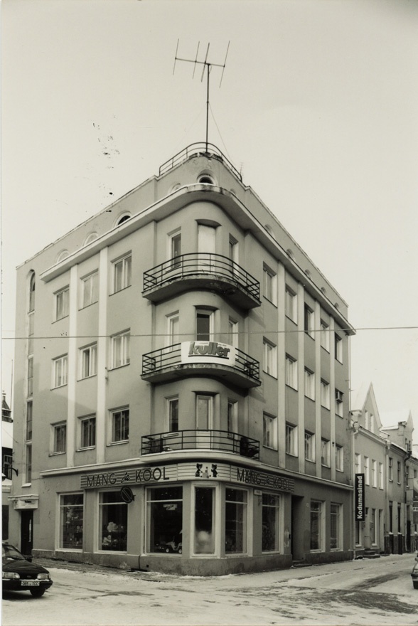 Korterelamu kauplusega ("Mäng ja Kool") Tartus, hoone vaade. Arhitekt Arnold Matteus