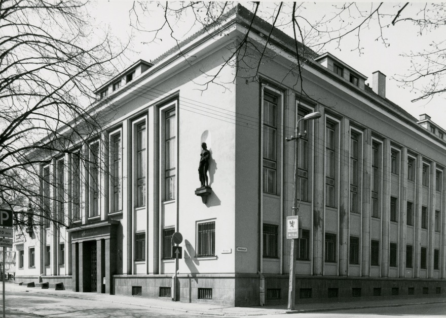 Eesti panga hoone Tartus, 3 vaadet hoonele. Arhitektid Arnold Matteus ja Karl Burman
