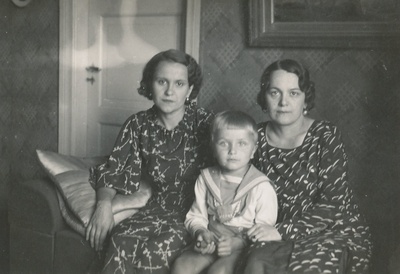 Foto. Lisette Horn, poeg Peet ja õe Eve Niemi. 1936.  similar photo