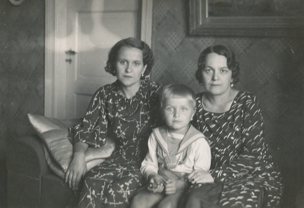 Foto. Lisette Horn, poeg Peet ja õe Eve Niemi. 1936.