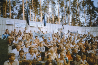 Foto ja diapositiiv. Rahvarinde korraldatud miiting Kubja lauluväljakul 14.juulil 1989.  similar photo