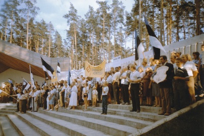 Foto ja diapositiiv. Rahvarinde korraldatud miiting Kubja lauluväljakul 14.juulil  1989.  similar photo