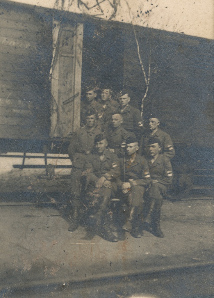 Foto. Grupp Eesti Leegioni võitlejaid raudteevagunis 1944.a.