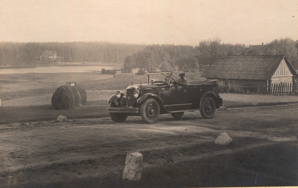 Foto. Sõiduauto Studebaker Faeton 0-7 Võrus, omanik Ludvig  Häälega 1929.a.