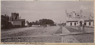 Jaani tänav (Pärnu mnt.), vaade Viru bastioni poole. Paremal kaalukoda Uue turu ääres.  duplicate photo