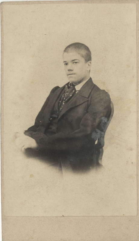 Määratlemata noor mees