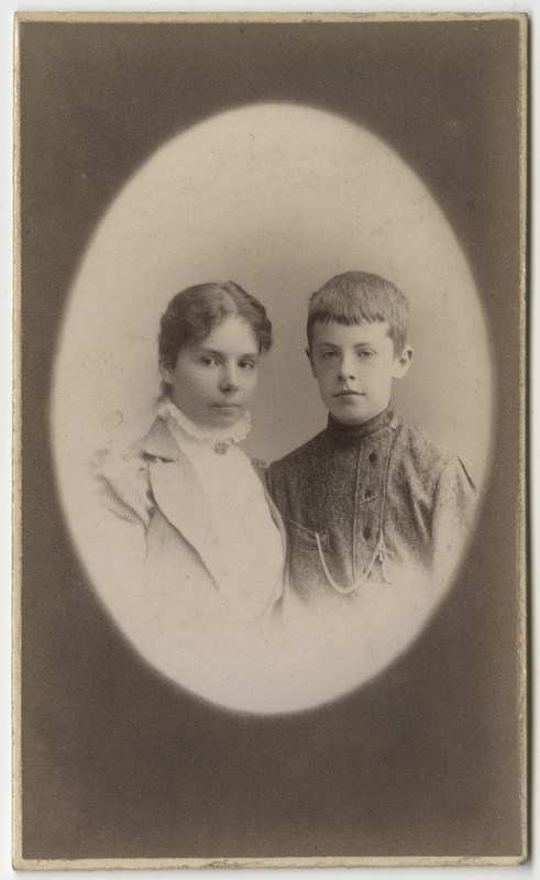 Määratlemata tüdruk ja poiss