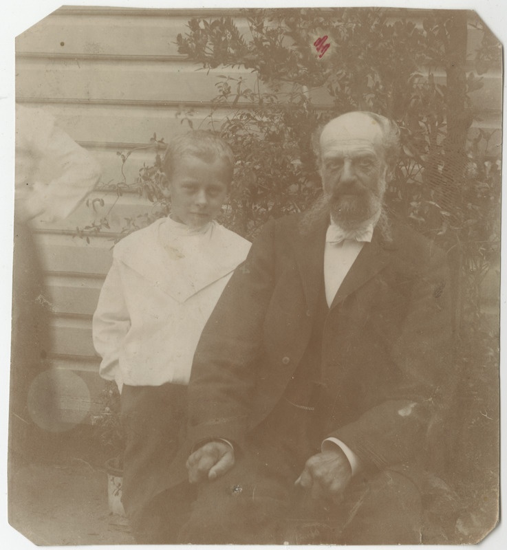 Fotograaf Levitski (Lewitzky) Kaasani katedraali vastas Kazanskaja tänaval