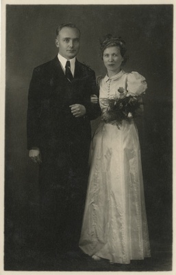 Oskar ja Helene Vares oma pulmapäeval  duplicate photo
