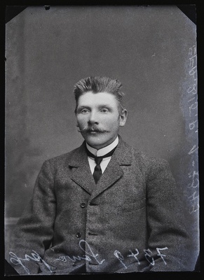 Sowa [Sova, Soova].  similar photo