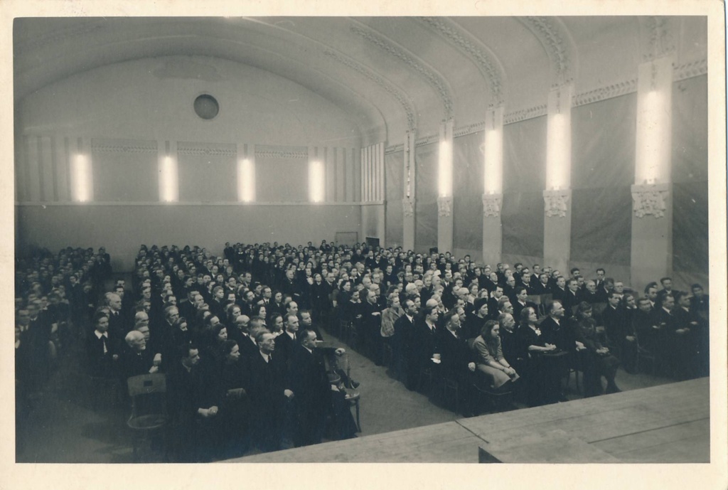 Teater Vanemuine: saal. Tartu, 1943. Foto E. Kald.