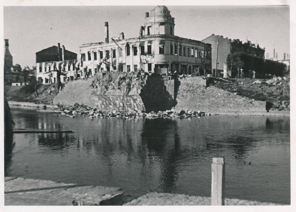 Varemed: hotell Bellevue, Kivisild. Tartu, sept 1944.
