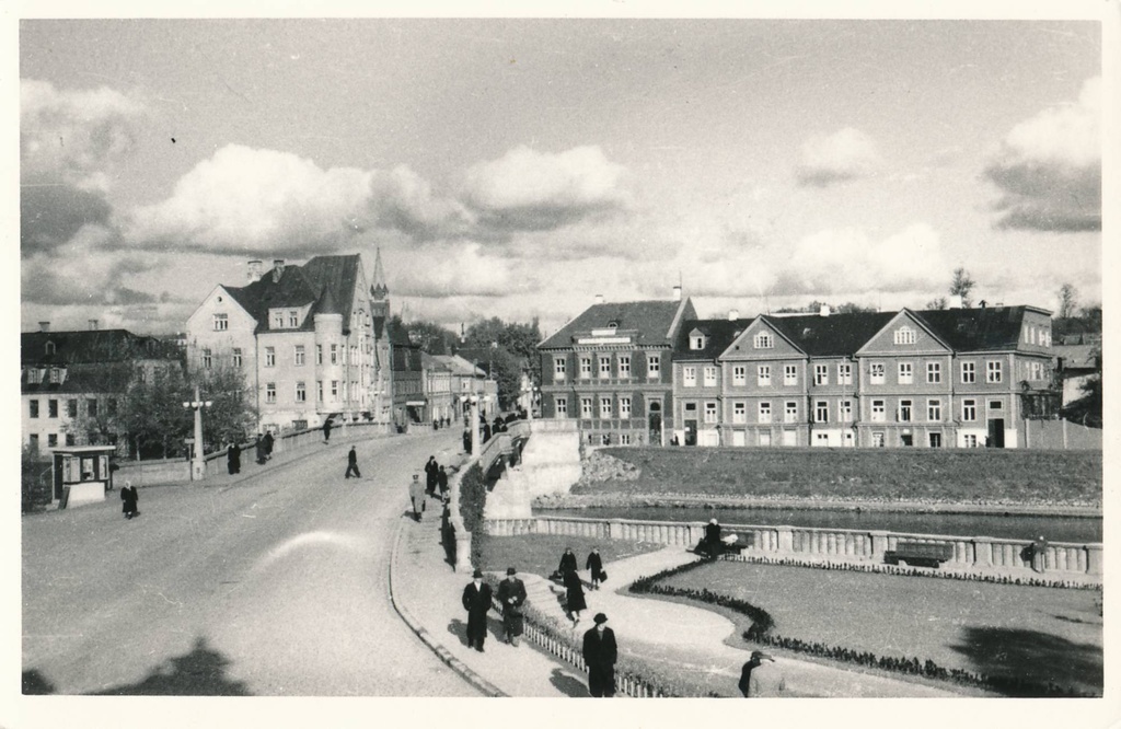 Vabadussild. Vaade Laia t poolt Vene t suunas. Taga paremal Kalda t. Tartu, 1930-1940.