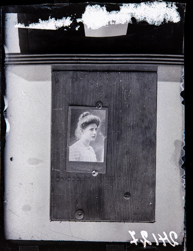 Naise foto, (26.04.1917 fotokoopia, tellija Schwarz).