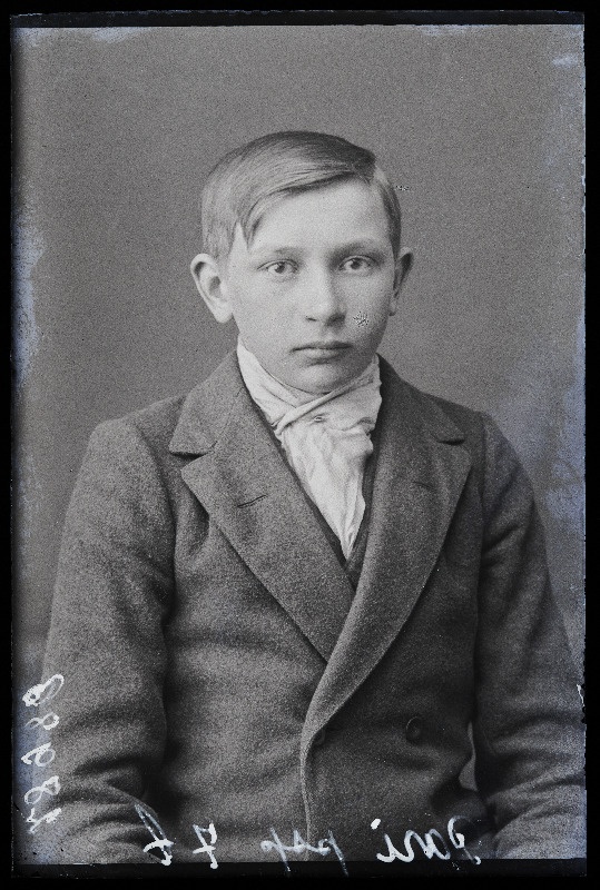August Pari [Päri].