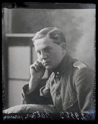 Sõjaväelane Balzar.  similar photo
