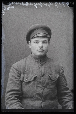 Sõjaväelane Tsõrulnikov.  duplicate photo