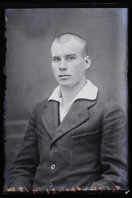 Paulusson.  duplicate photo