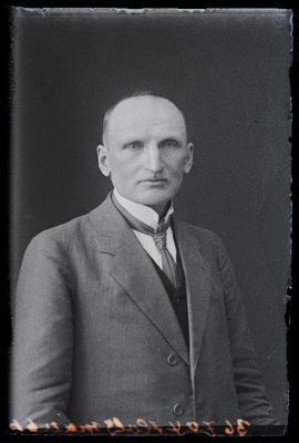 Holzmeier.  similar photo