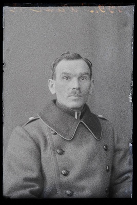 Politseinik Naar.  similar photo