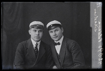 Üliõpilased Veldemann ja Mihkelson, (Tallinn).  similar photo