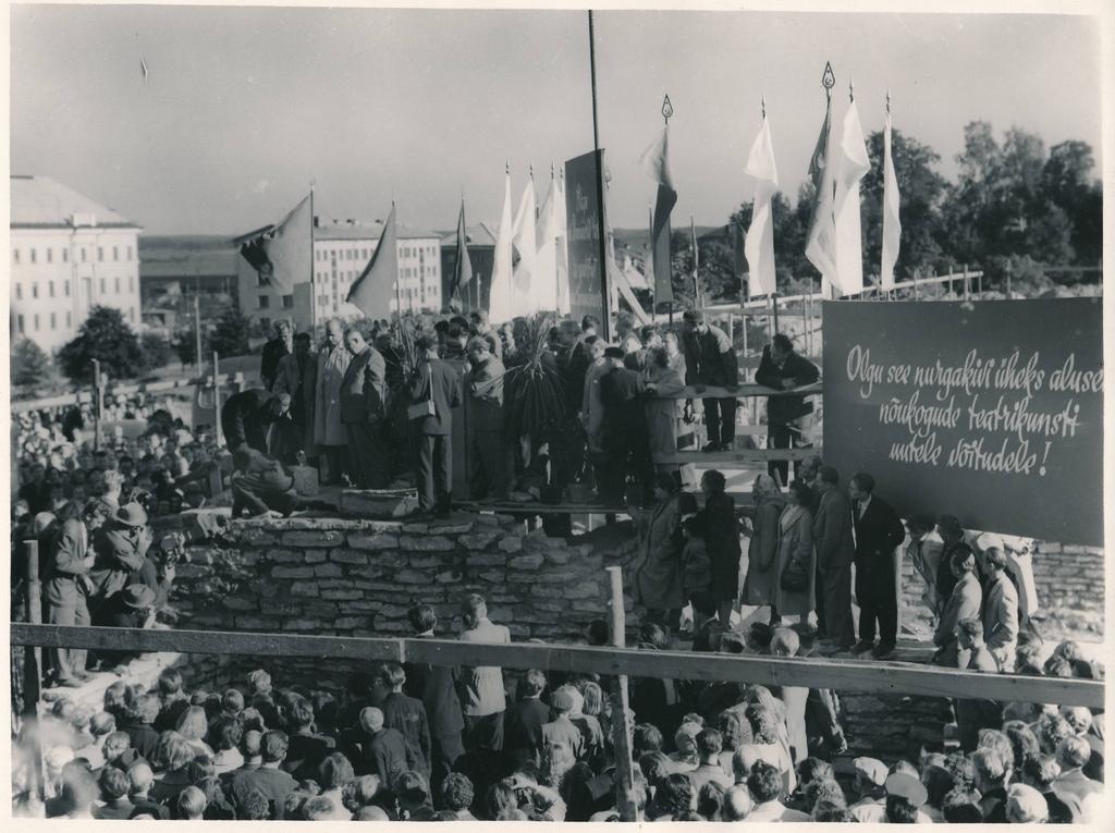 Teater Vanemuine. Uue teatrihoone nurgakivi panek Vanemuise 6. Tartu, 18.09.1960.  Foto E. Selleke.