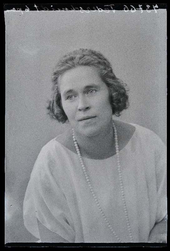 Marie Tederschmidt.